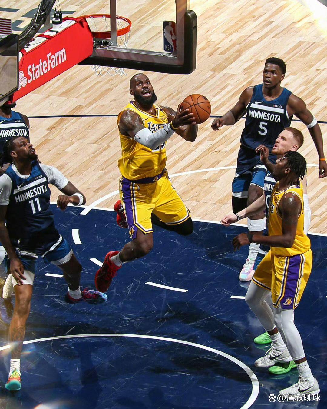 爱游戏体育-战术调整引爆全场！，詹姆斯意外战胜西班牙队比赛高潮迭起的简单介绍