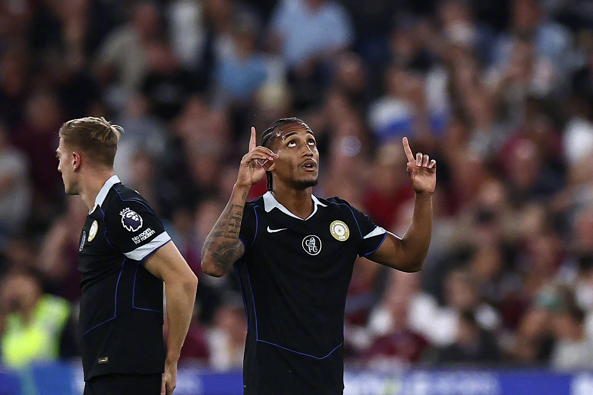 爱游戏体育-包含德罗巴重要时刻刷新纪录，切尔西带队取胜！观众掌声雷动的词条