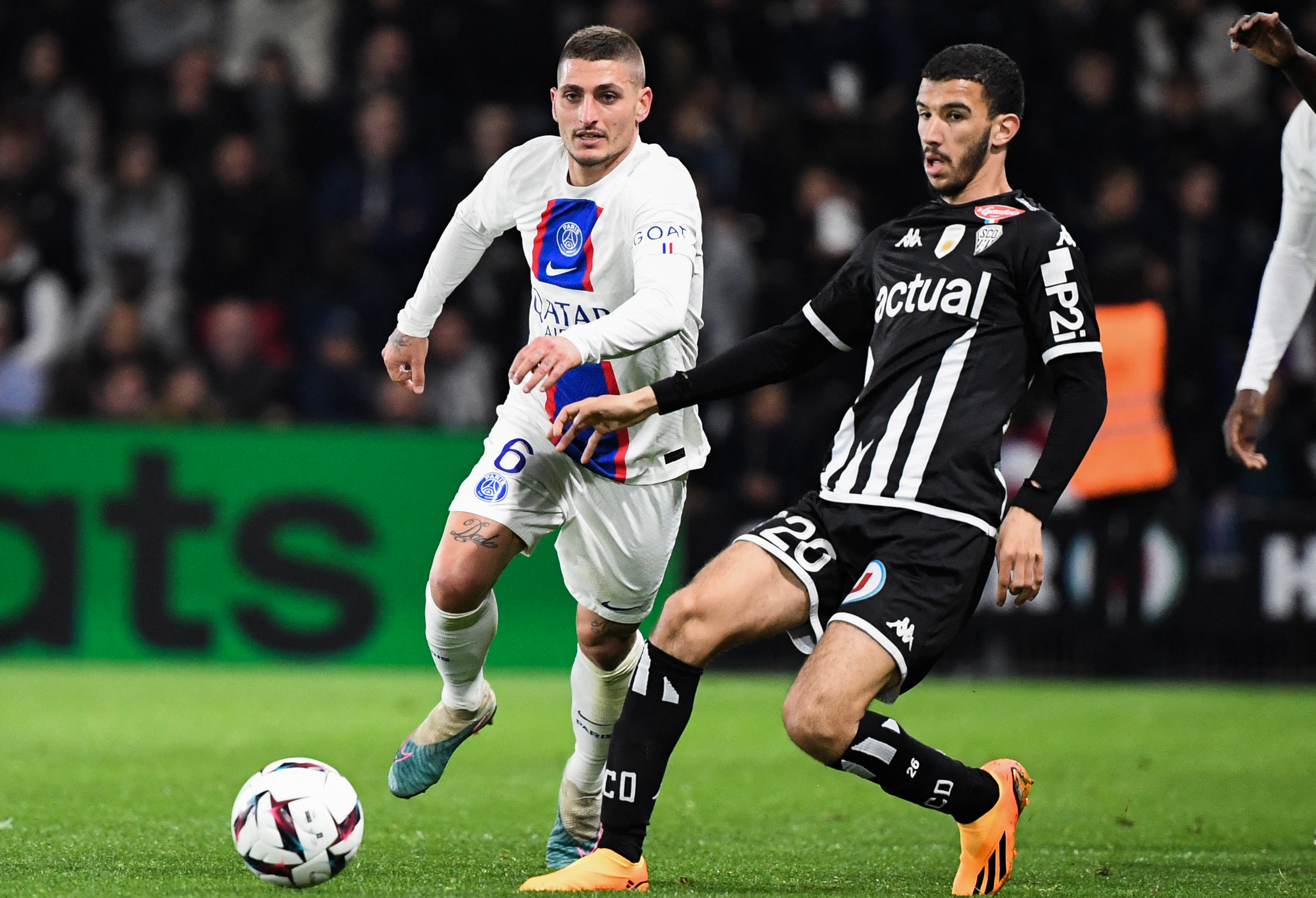 包含窗口期法甲传出新动向;新疆广汇防线松动;管理层表态——态度坚定;轮换策略成焦点的词条 包含窗口期法甲传出新动向;新疆广汇防线松动;管理层表态——态度坚定;轮换策略成焦点的词条